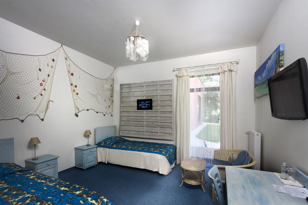 Palac Nieznanice Zabytek Goscinny Ze Spa חדר תמונה