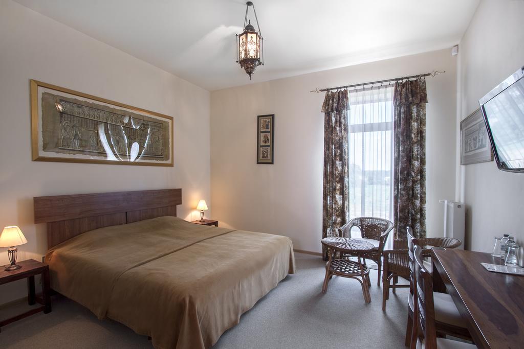 Palac Nieznanice Zabytek Goscinny Ze Spa חדר תמונה