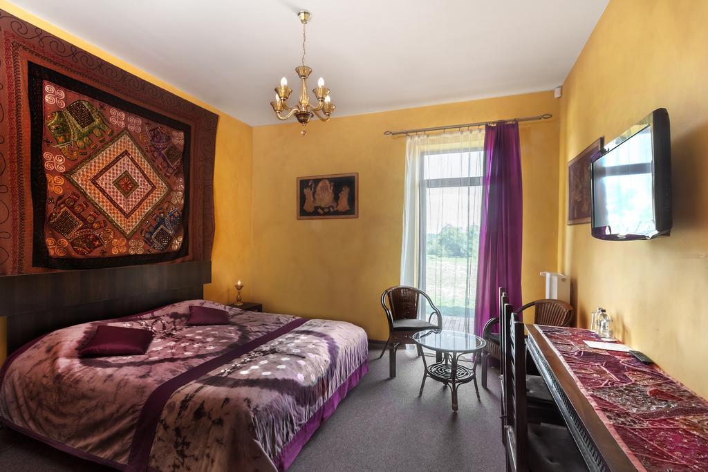 Palac Nieznanice Zabytek Goscinny Ze Spa חדר תמונה
