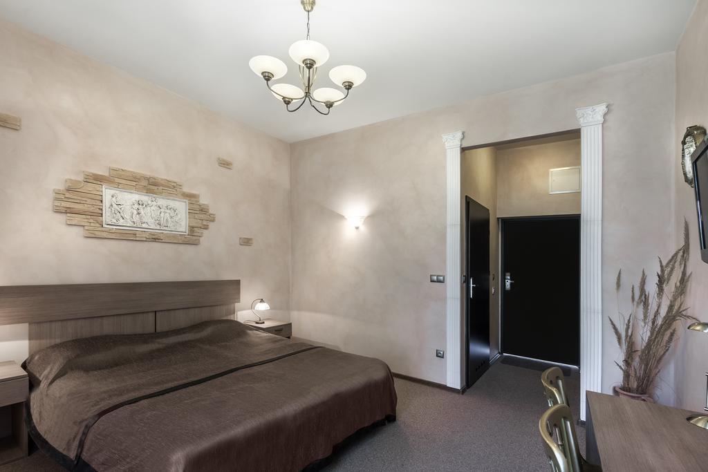 Palac Nieznanice Zabytek Goscinny Ze Spa חדר תמונה
