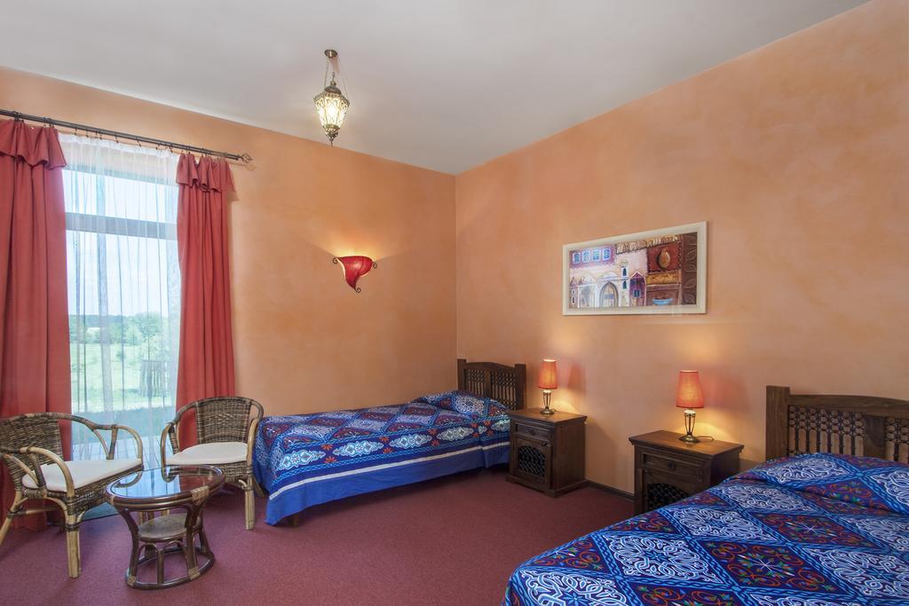 Palac Nieznanice Zabytek Goscinny Ze Spa חדר תמונה