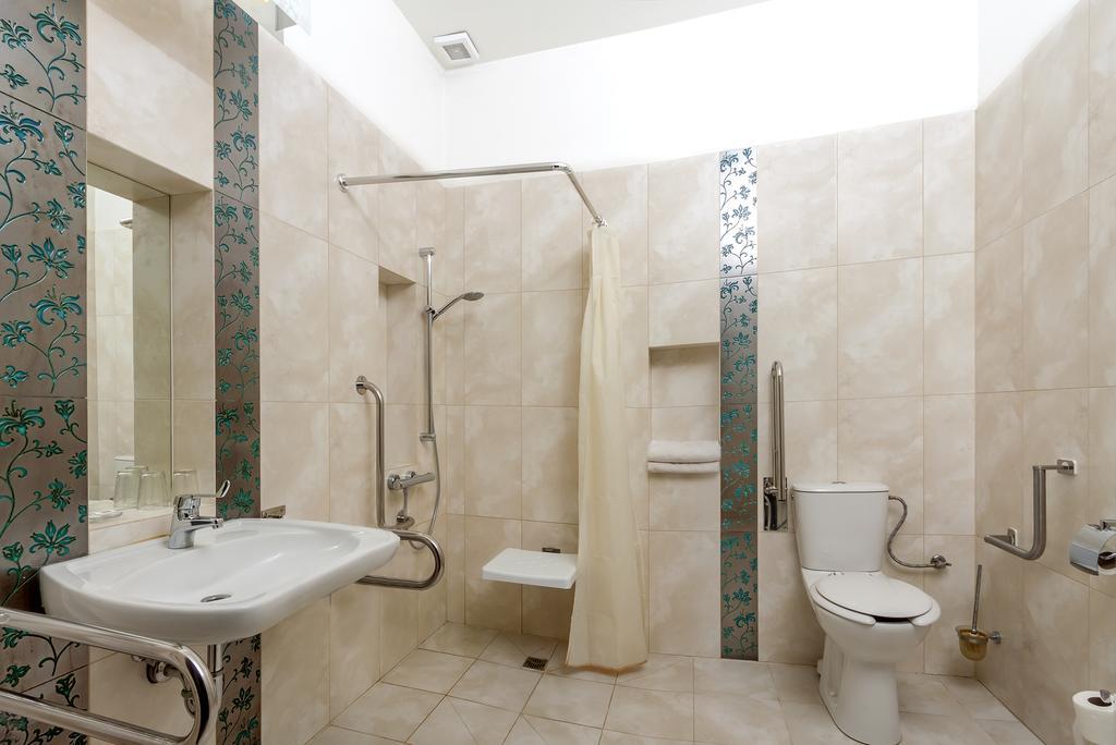 Palac Nieznanice Zabytek Goscinny Ze Spa חדר תמונה
