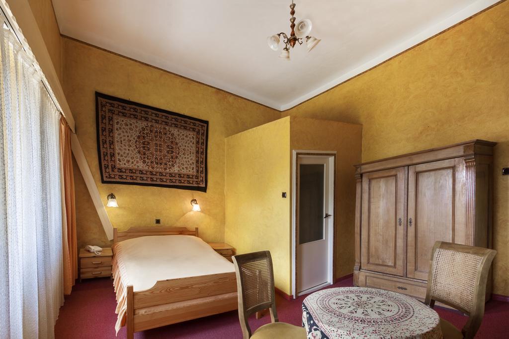 Palac Nieznanice Zabytek Goscinny Ze Spa מראה חיצוני תמונה