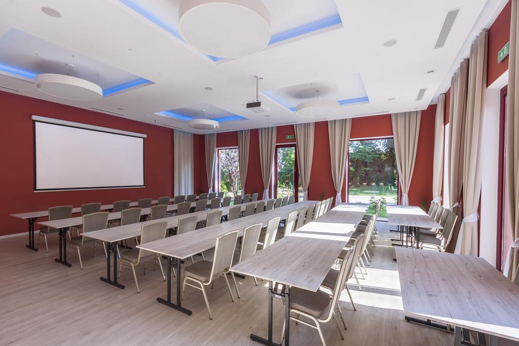 Palac Nieznanice Zabytek Goscinny Ze Spa מראה חיצוני תמונה