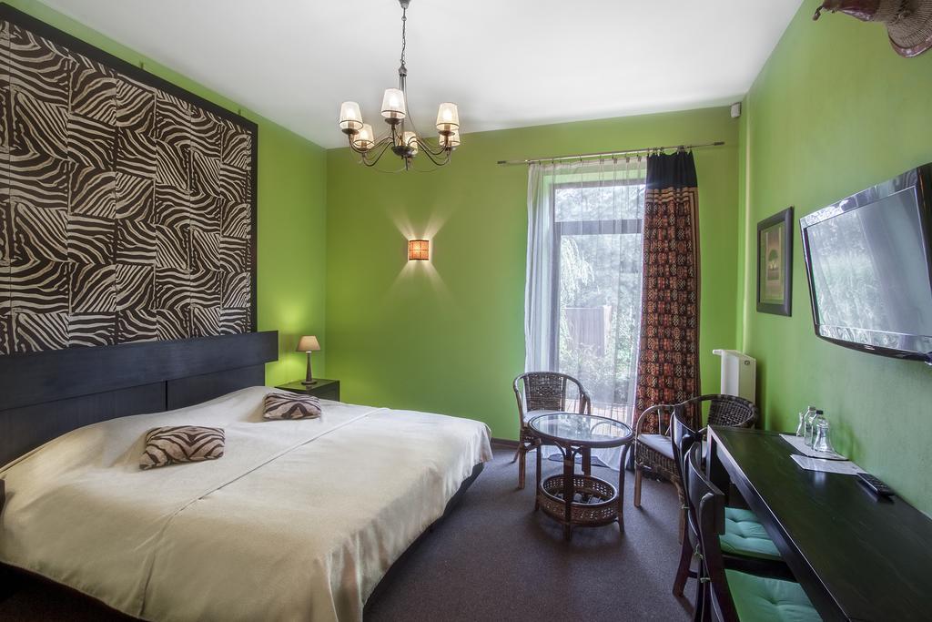 Palac Nieznanice Zabytek Goscinny Ze Spa חדר תמונה