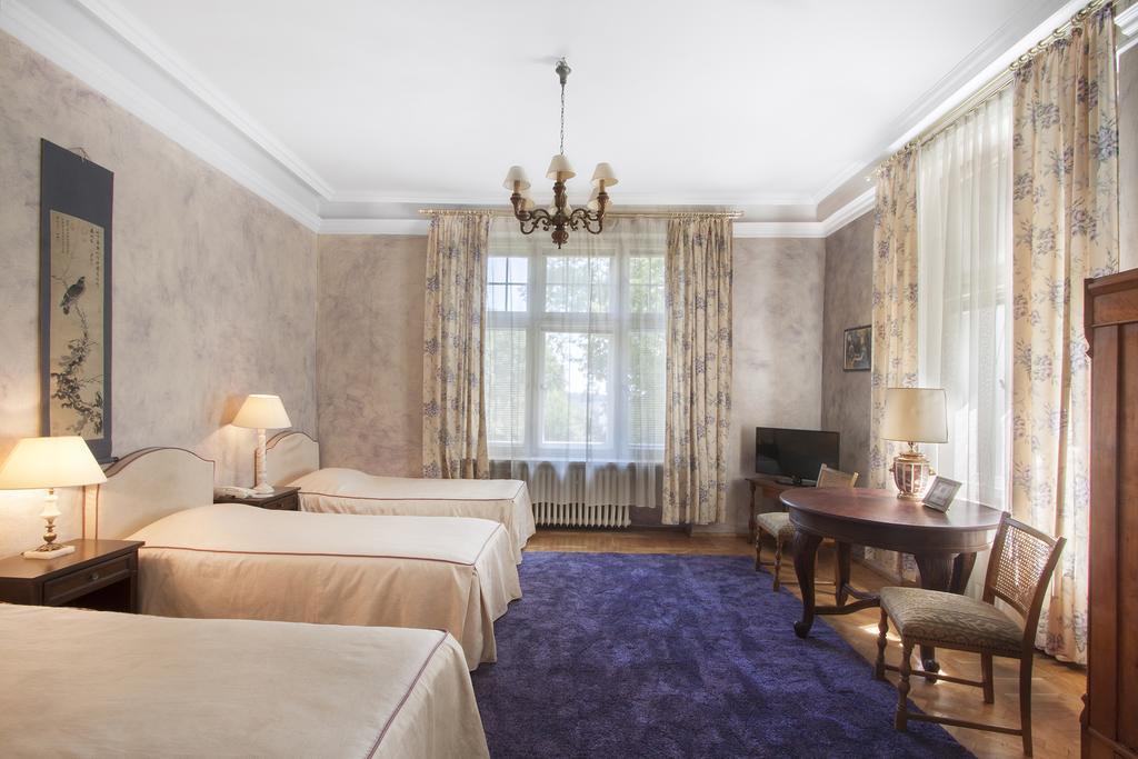 Palac Nieznanice Zabytek Goscinny Ze Spa חדר תמונה