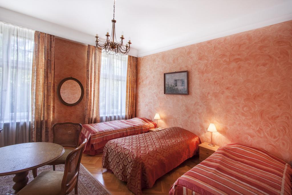 Palac Nieznanice Zabytek Goscinny Ze Spa חדר תמונה